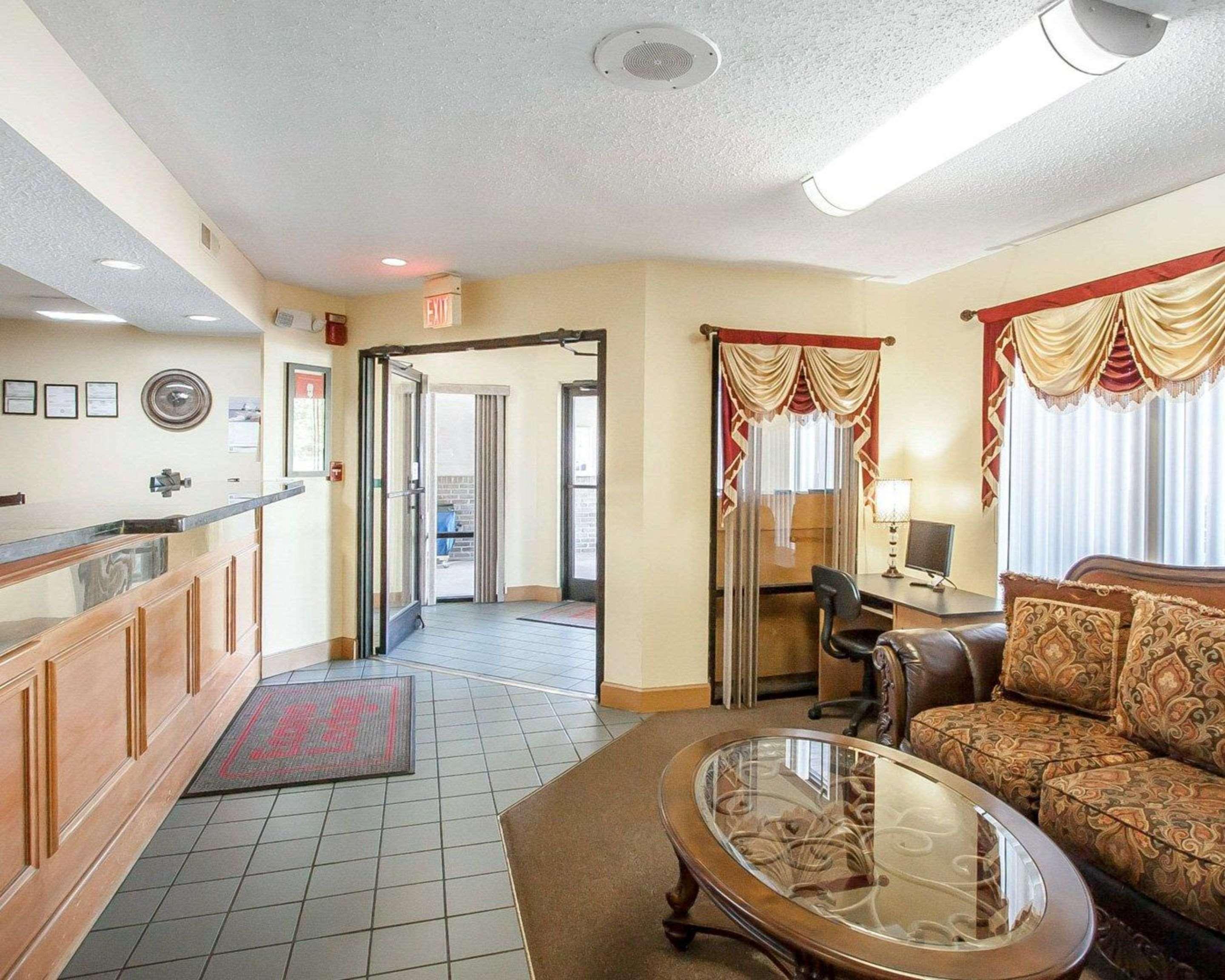 Econo Lodge Inn & Suites Murfreesboro Exterior photo